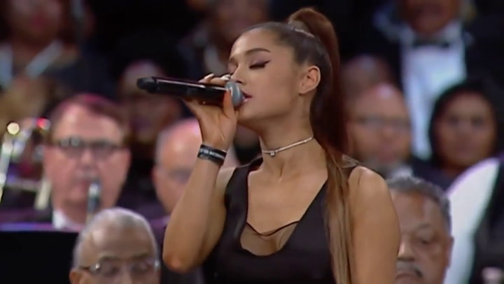 Ariana Grande cantó en el funeral de Aretha Franklin - Fuente: YouTube
