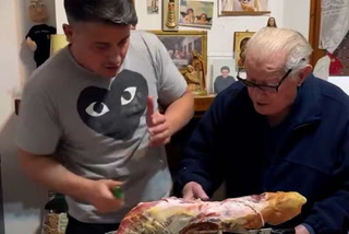 La explosiva reacción de un abuelo italiano al ver a su nieto cortando mal el jamón