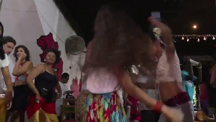 Críticas a Bolsonaro por publicar video obsceno del Carnaval - Fuente: AFP