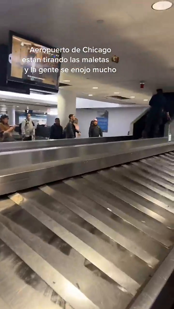 Una viajera evidenció cómo maltrataron algunas valijas en el aeropuerto en Chicago
