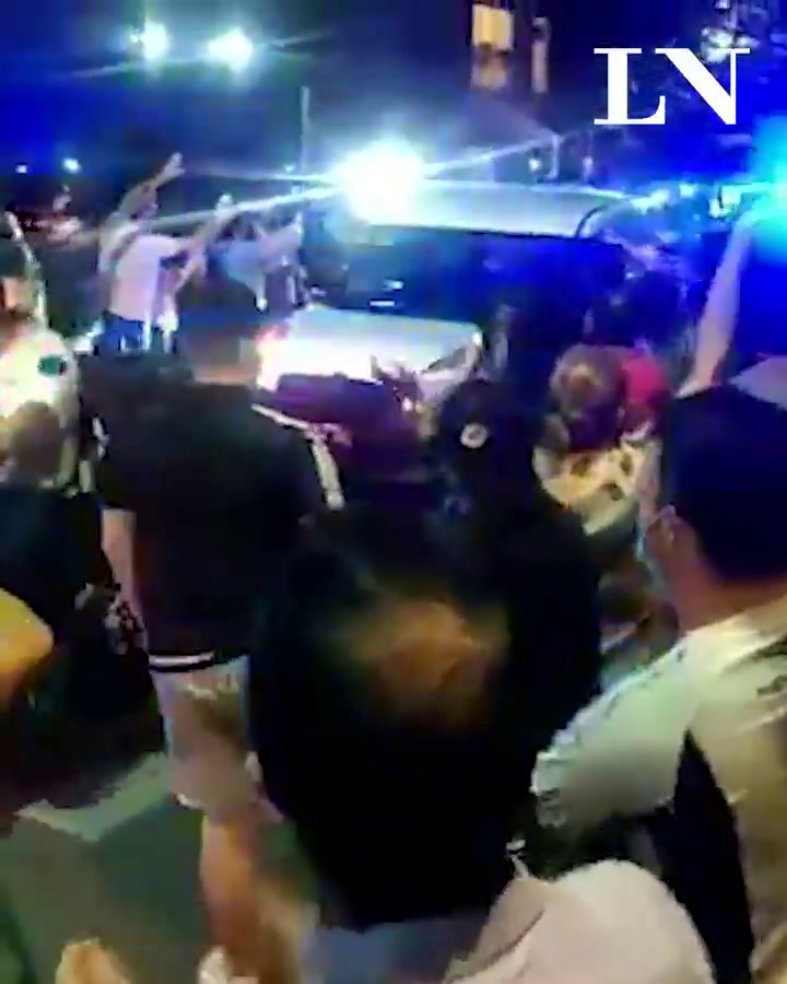 Una caravana épica acompañó el traslado del cuerpo de Maradona a Casa Rosada