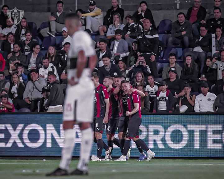 Cerro Porteño goleó a Olimpia (4-0) por el campeonato paraguayo