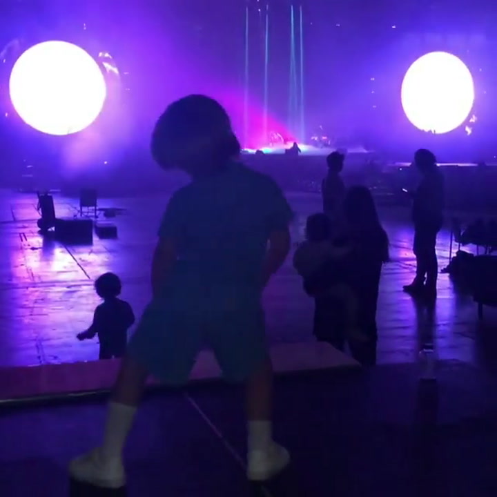 Piqué y el tierno video de su hijo bailando en un ensayo de Shakira - Fuente: Instagram