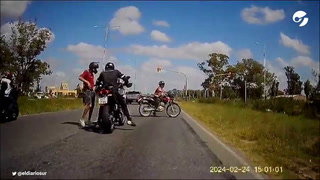 Dos motochorros robaron a un motociclista en el ingreso a San Vicente en menos de 30 segundos