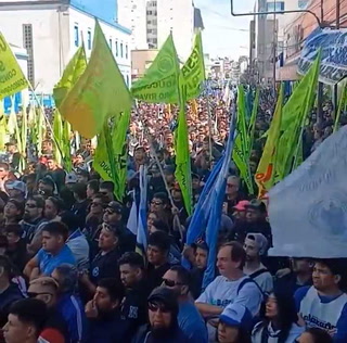 El gobernador de Chubut apuntó contra el Gobierno: "No va a salir ni un barril más de petróleo de Chubut para la Argentina"