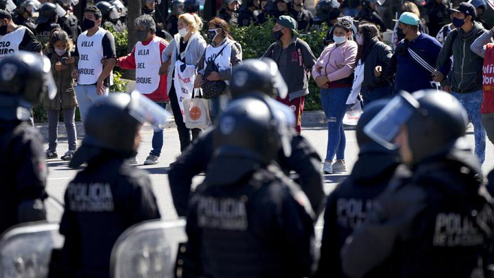 Nuevas protestas en Argentina contra los altos precios de la canasta básica 