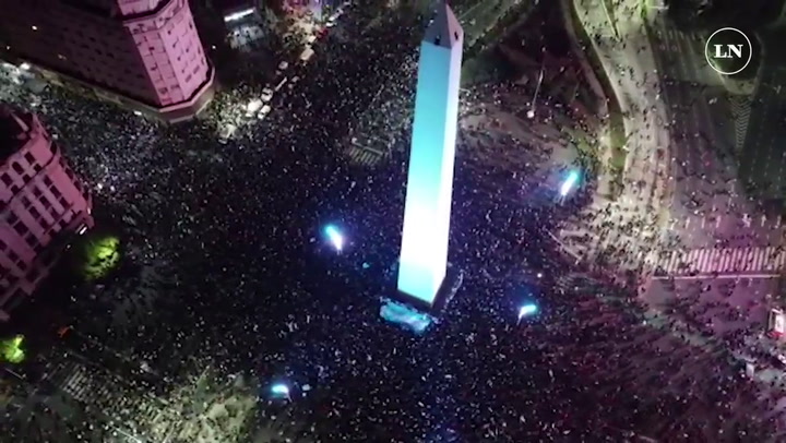 Los festejos en el Obelisco desde el drone de LA NACION