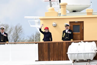 Se dronning Margrethe i imponerende tempo på dækket