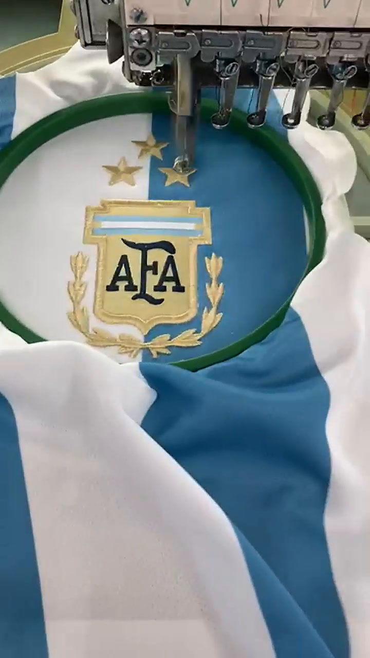 Así se producen las camisetas de la selección argentina con la tercera estrella
