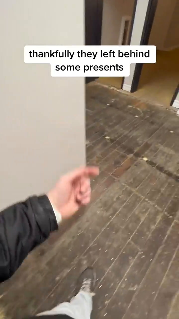 El residente de un edificio en Nueva York exhibe las fallas en su edificio
