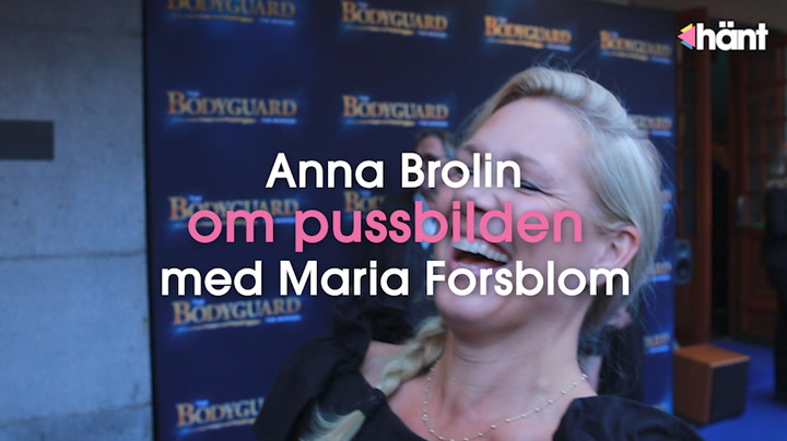 Anna Brolin om pussbilden med Maria Forsblom
