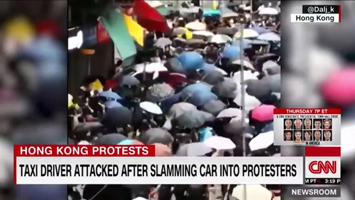 Un taxista atropelló a los manifestantes de Hong Kong - Fuente: CNN