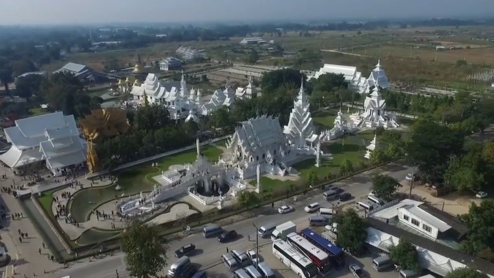 El Templo Blanco de Chiang Rai, Tailandia, visto desde un drone - Fuente: YouTube