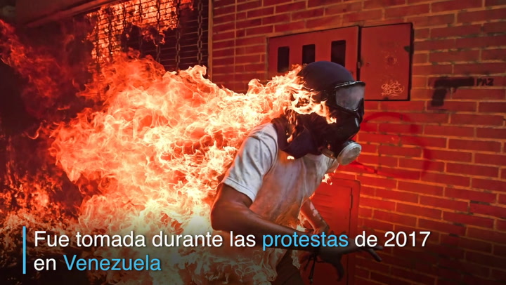 Foto de AFP de una Venezuela 'en llamas', primer premio del World Press Photo 2018 - Fuente: AFP
