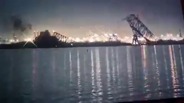 Un barco chocó contra un puente en Baltimore y buscan desaparecidos