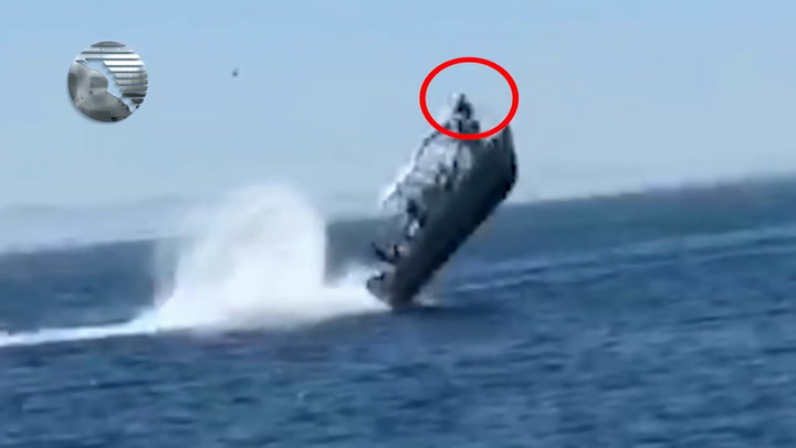 Korkunç an dolu tekne kambur balinaya çarptıktan sonra uçuyor - Dünya Haberleri