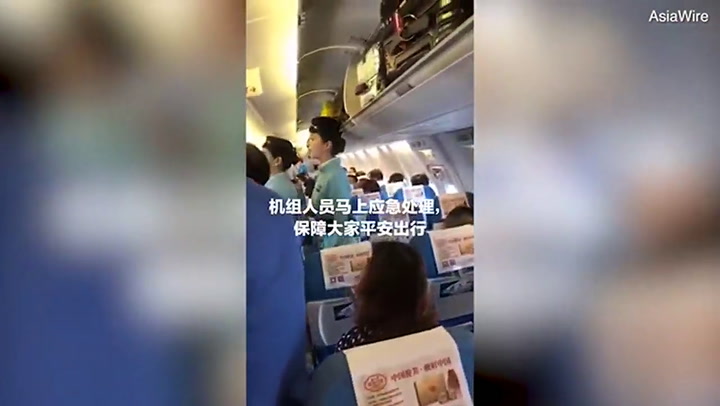 Una pasajera abrió la puerta del avión en pleno vuelo porque quería 'aire fresco' - Asia Wire