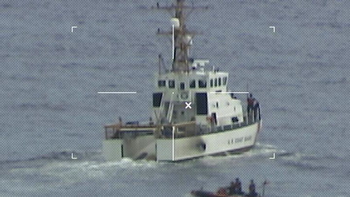 La Guardia Costera busca a 38 personas frente a la costa de Florida