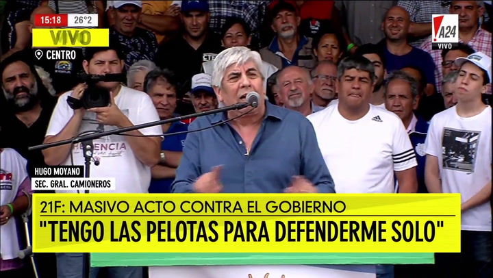 Moyano prometió defender a los trabajadores mientras la gente coreaba insultos a Macri