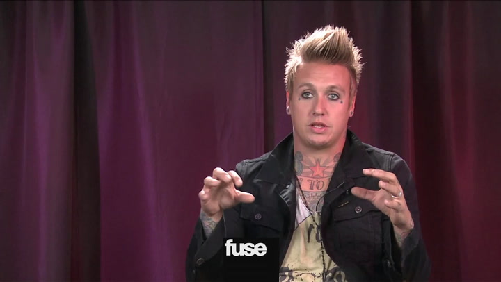 Interviews: Papa Roach is "Still Swinging" After a Hard Year