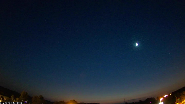 Large meteor lights up skies over Norway