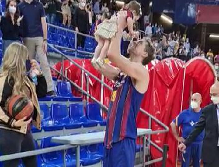 The tender images of Gasol with his daughter after winning the Endesa League