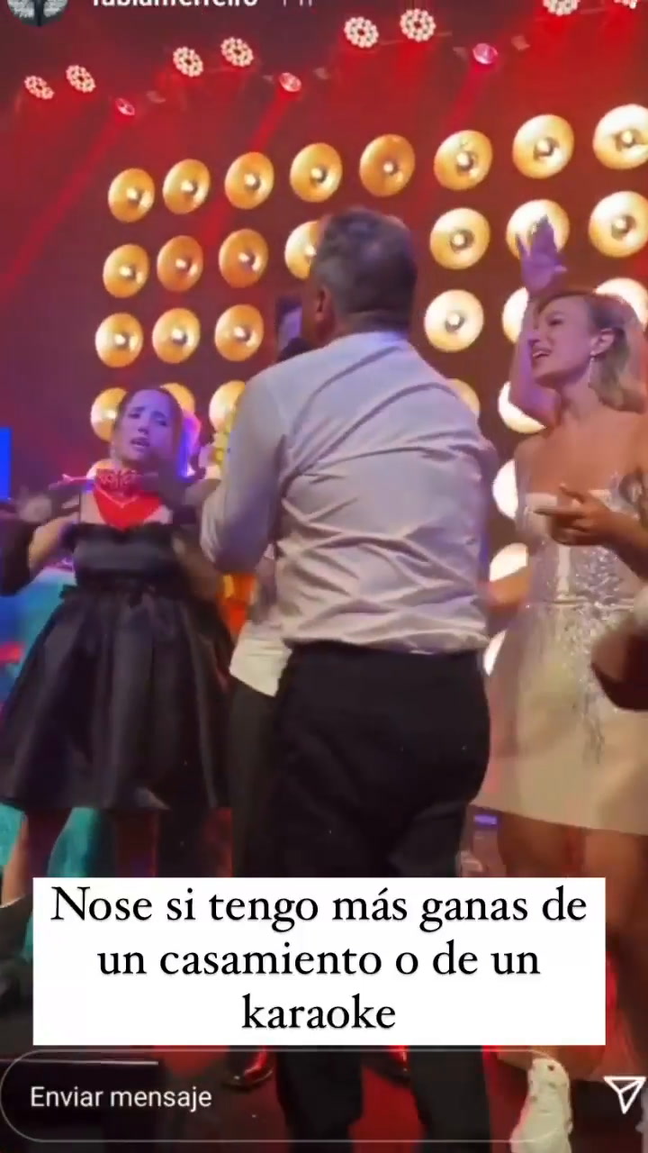 Ricardo Montaner sube al escenario en la boda de su hijo Ricky