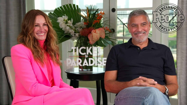 Ticket to Paradise Review: Julia Roberts, George Clooney Deserve Better -  Bloomberg
