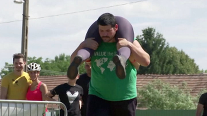Marry & Carry! Wife-Carrying Contest in Hungarian Brings Out Competitive Husbands!