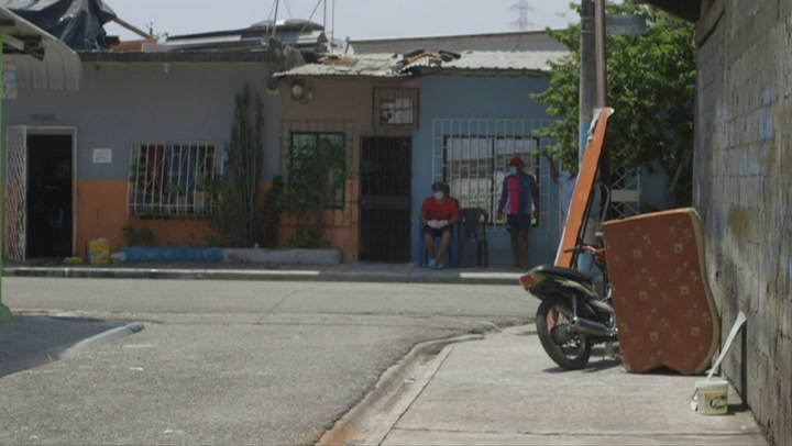 Continúa el drama para familiares de fallecidos por coronavirus en Guayaquil - Fuente: AFP