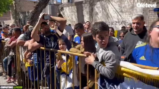 Gran recibimiento de los hinchas de Boca al plantel en Mendoza