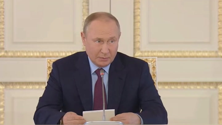 Vladimir Putin'in 'kendini beğenmiş' ve 'kontrol eden' görüntüsü garip bir kamuoyu önünde - Dünya Haberleri
