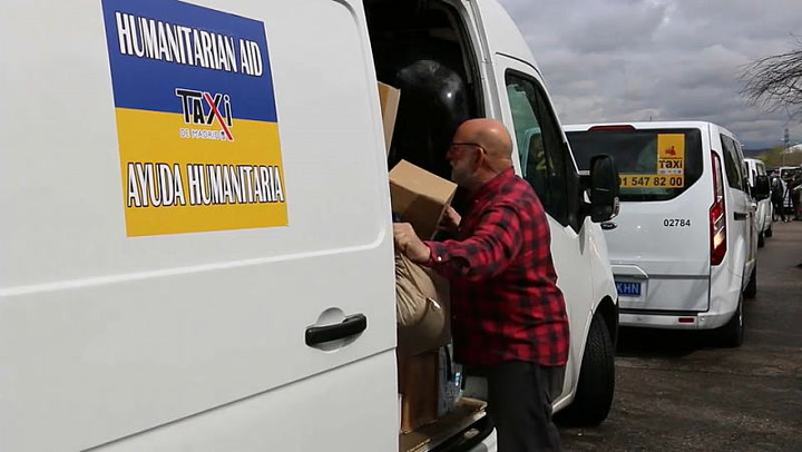 Esta es la caravana de taxistas españoles que lleva donaciones para refugiados ucranianos 