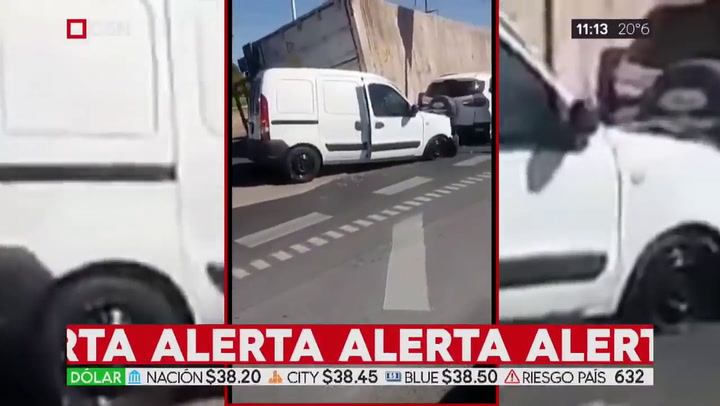 Rosario: Un camión con acoplado aplastó a tres vehículos en la Av. Circunvalacion - Fuente: C5N