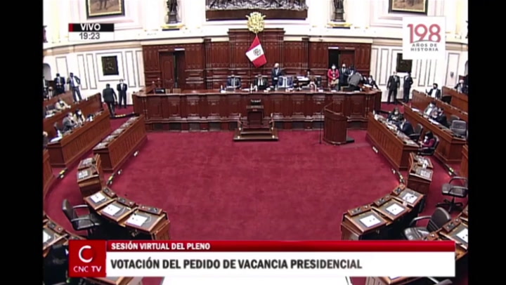 El momento en el que el congreso de Perú destituyó al presidente Martín Vizcarra (Fuente: CNC TV)