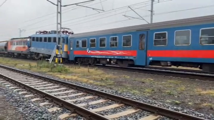 Drámai videó a vonatbalesetben megsérült mozdonyvezető mentéséről