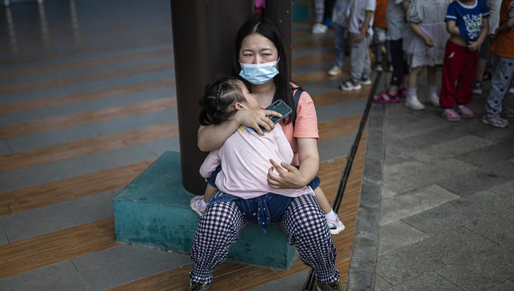 China permite a sus ciudadanos tener un tercer hijo