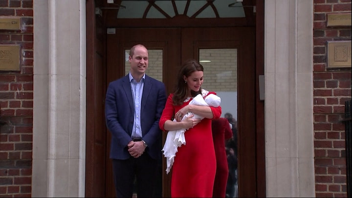 William y Kate muestran a su hijo recién nacido - Fuente: AFP