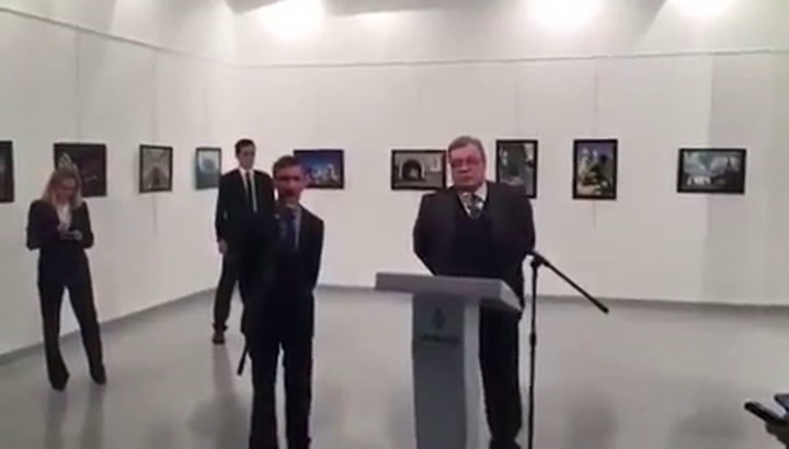 Un nuevo video muestra cómo le dispararon al embajador ruso en Turquía