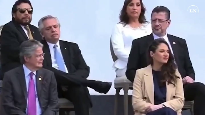 ¿Se quedó dormido?, Alberto Fernández durante el acto de asunción de Gustavo Petro