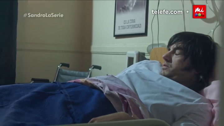 Sandro despierta en la sala de un hospital