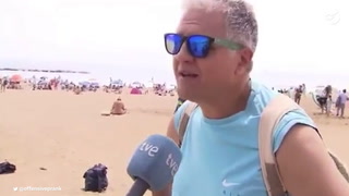 Video: el robo viral grabado en vivo y en directo en una playa de Barcelona