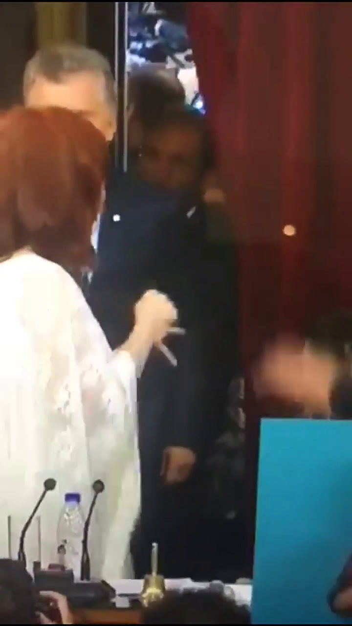 El extraño gesto de Cristina Fernández de Kirchner