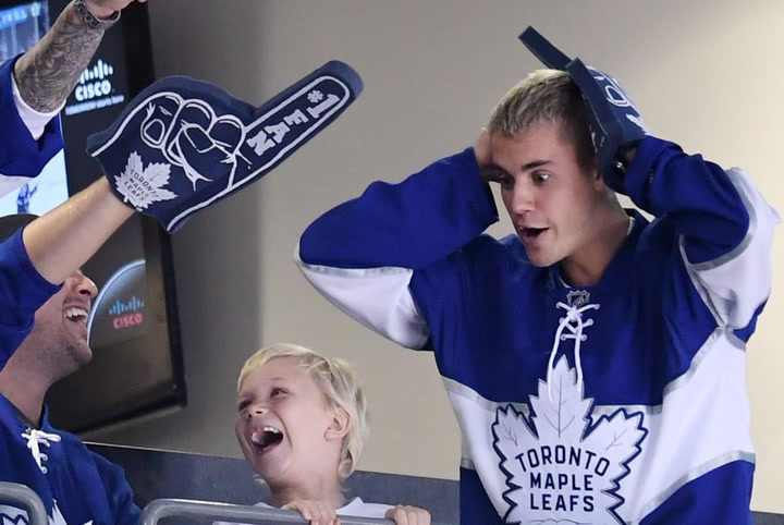 Justin Bieber Hockey Jersey for Toronto Maple Leafs: Where to Buy –  Billboard