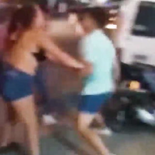La brutal golpiza a un joven que estaba en el piso  durante una pelea en Córdoba