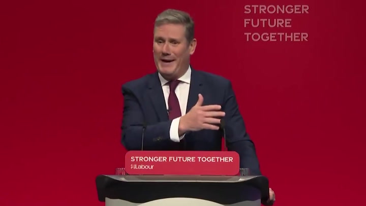 Starmer laughs off hecklers during Labour conference speech.mp4