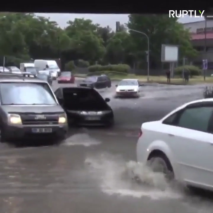 Las inundaciones no dan tregua en Ankara - Fuente: Ruptly