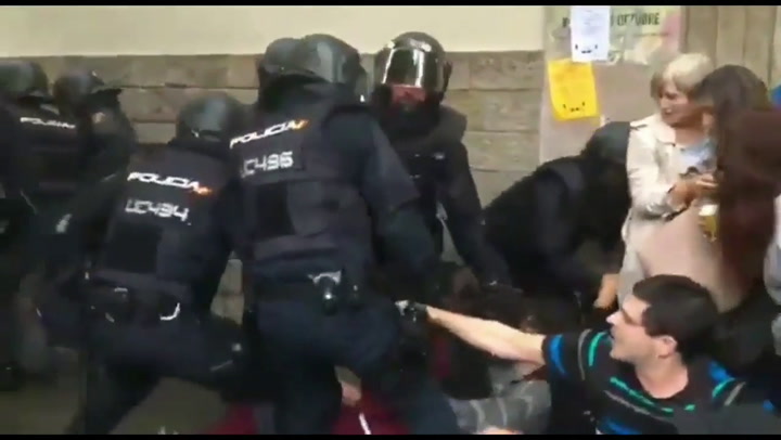 Imágenes de la represión de la Policía Nacional en Cataluña