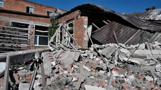 Guerra Rusia-Ucrania: los restos de una fábrica de muebles de Járkov tras un bombardeo ruso