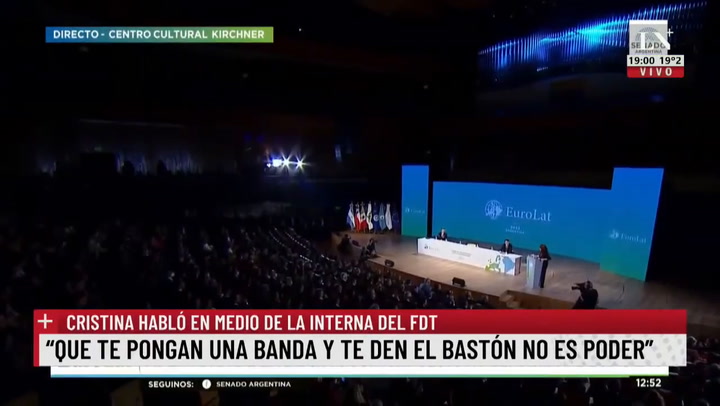 Cristina Kirchner jugó de local en un auditorio camuflado de militantes que celebraron su frase